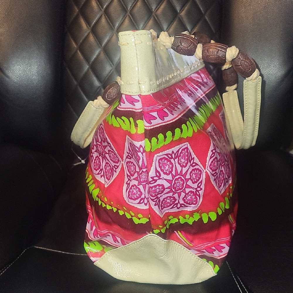 TRACY REESE- PLENTY- Vibrant Multicolor Tote with Wooden Handles - Picture 5 of 11